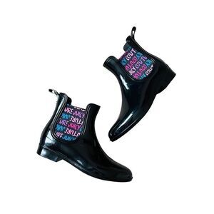 Juicy Couture Romance fashion rain boots sz 9 Tarain Solid Black Ancle Slip Pull